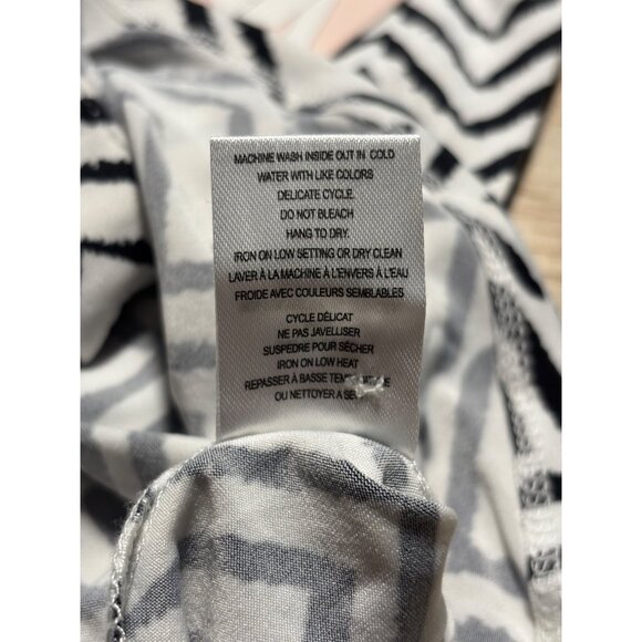 Tamara H Sleeveless Shirt Women Small Black White Chevron Stripe Business Casual - Picture 6 of 6